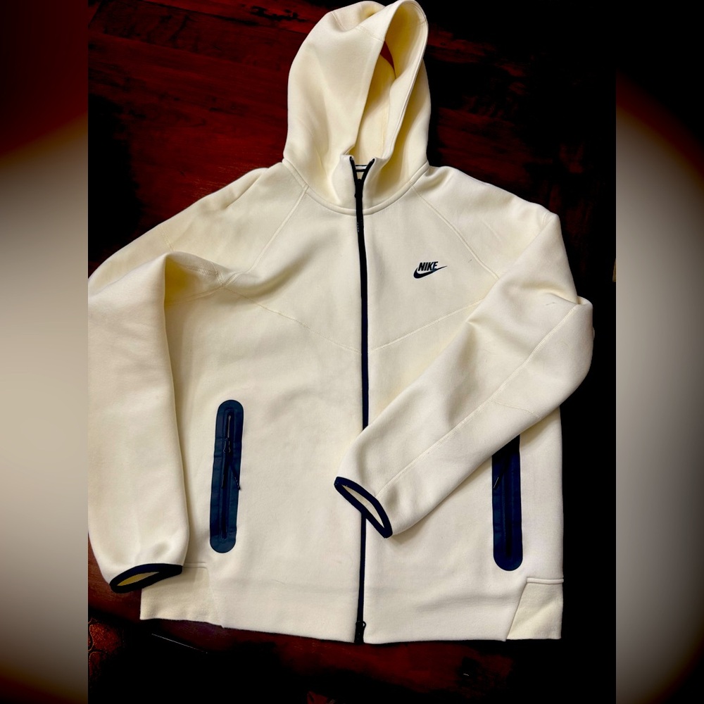 Men’s Nike Tech Jacket size Large, cream in color
